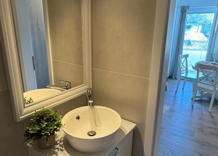 Apartmant Seaside - Great Location, 2 Min From Beach, Sunny Terrace
