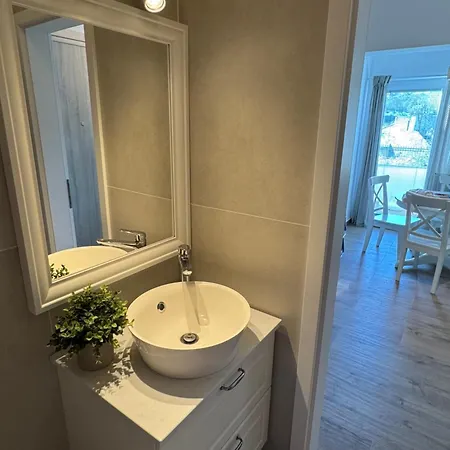 Apartmant Seaside - Great Location, 2 Min From Beach, Sunny Terrace